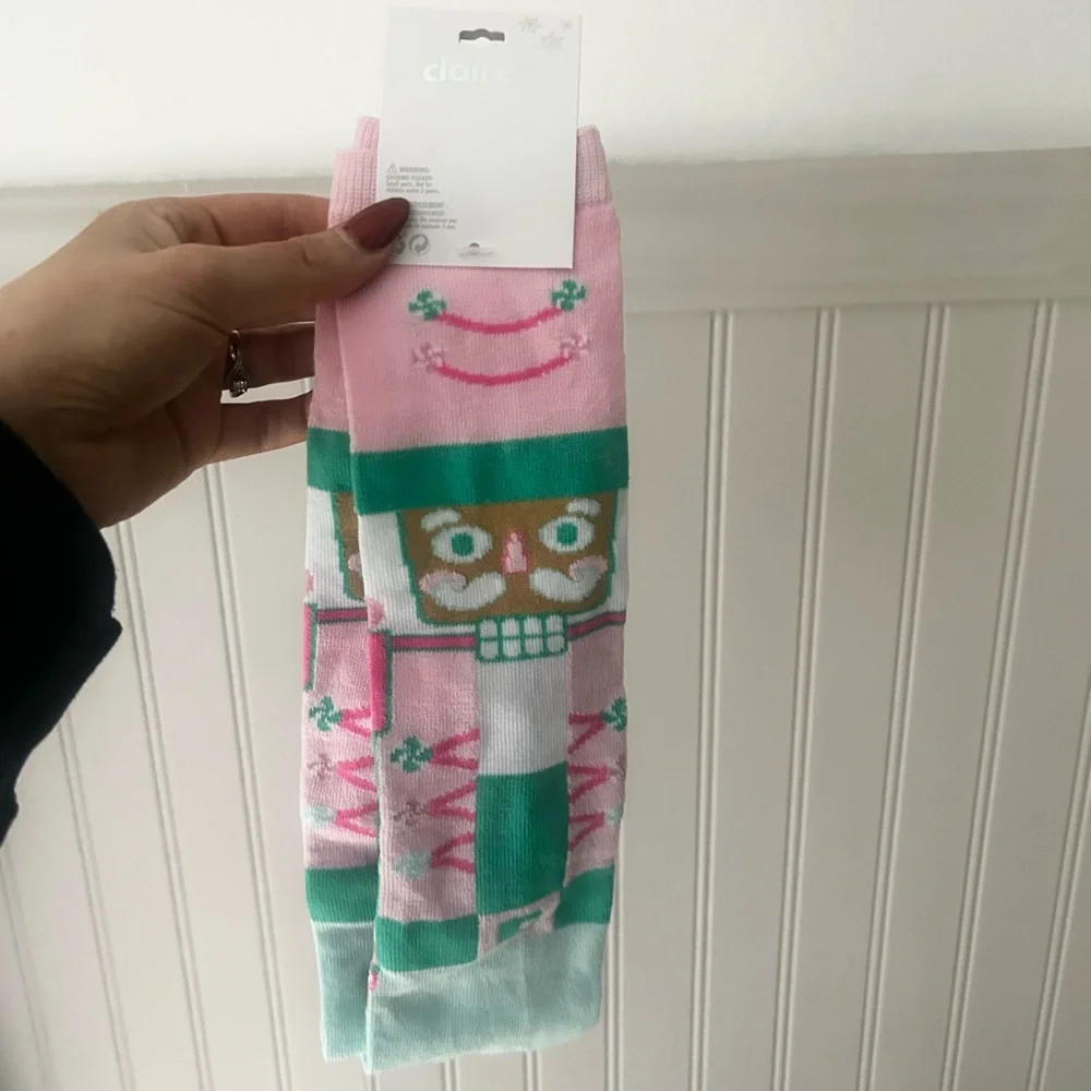 ⭐️ NEW Claire's Festive Pink and Green Nutcracker High Knee Christmas Socks